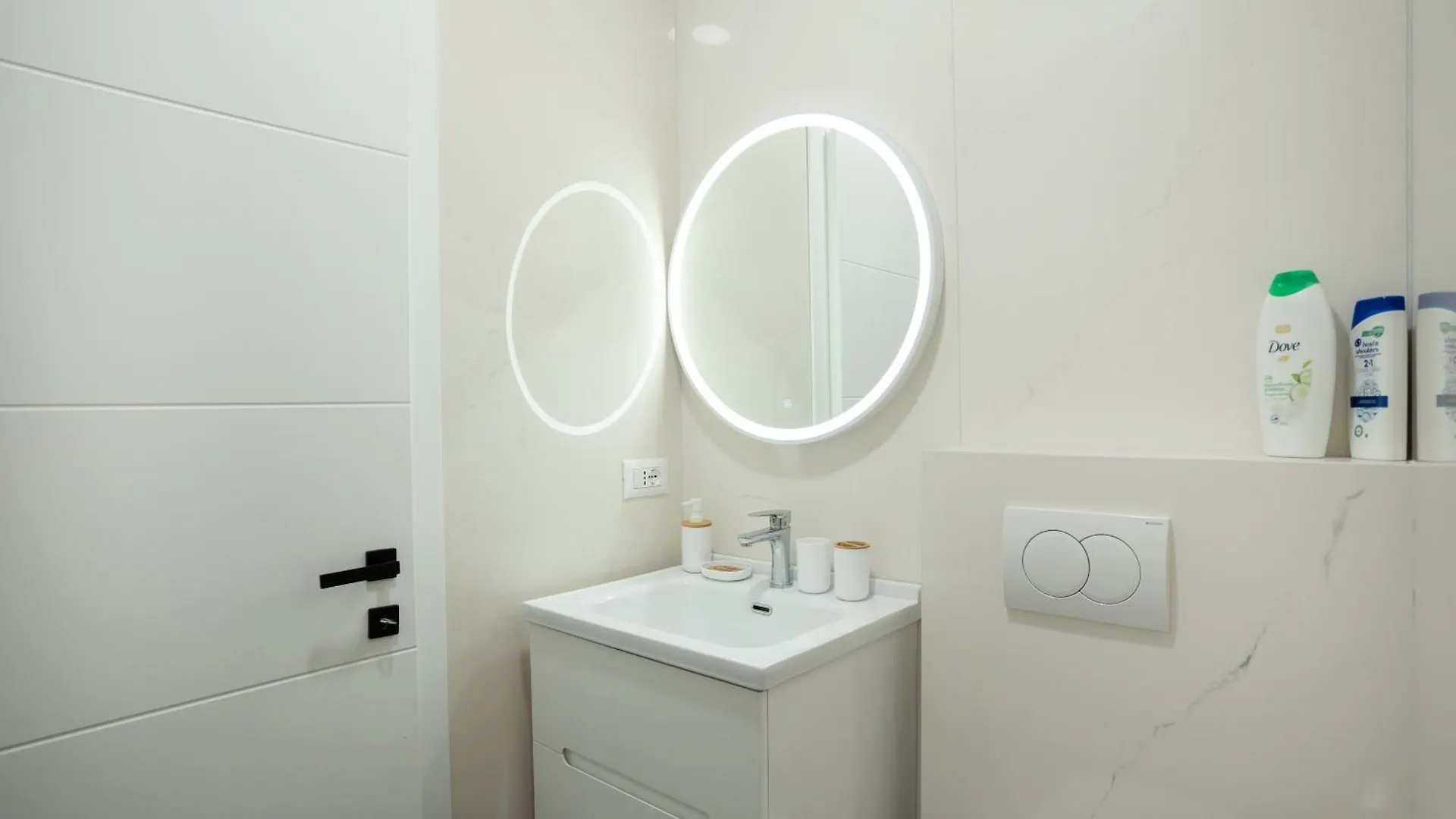Chic Tirana City Apartment 0*,